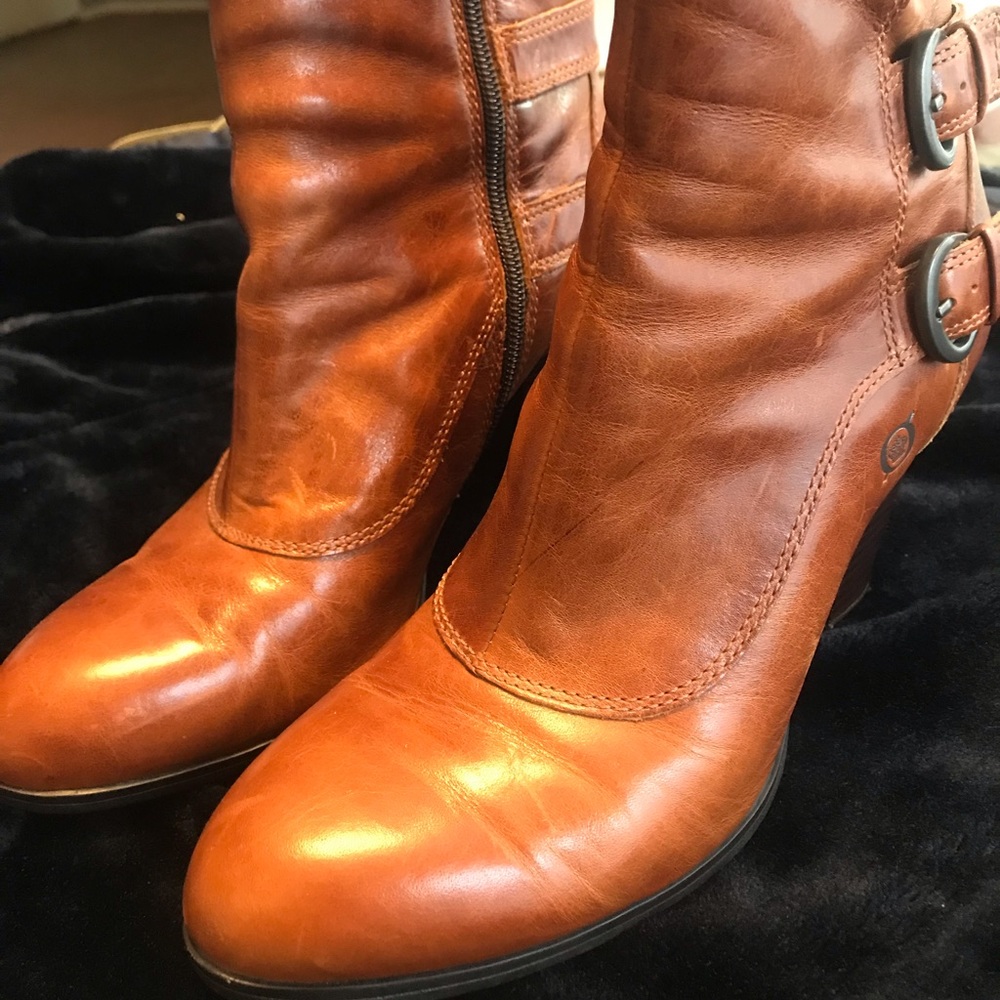 BORN Leather Boots Stunning Size 8.5 Lovely!